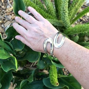 🦋4 for $15🦋 NWOT Statement Silver Bracelet